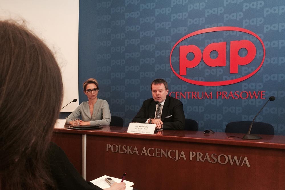 Patrycja Zielińska, wiceprezes Agencji Rozwoju Przemysłu i profesor Krzysztof Kurzydłowski, dyrektor Narodowego Centrum Badań i Rozwoju