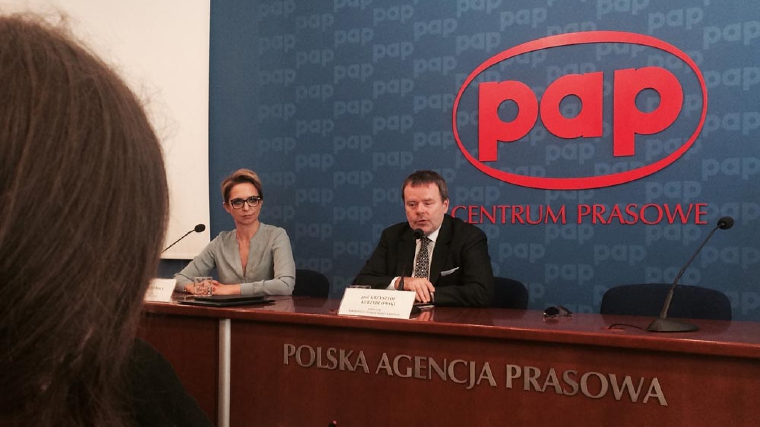 Patrycja Zielińska, wiceprezes Agencji Rozwoju Przemysłu i profesor Krzysztof Kurzydłowski, dyrektor Narodowego Centrum Badań i Rozwoju
