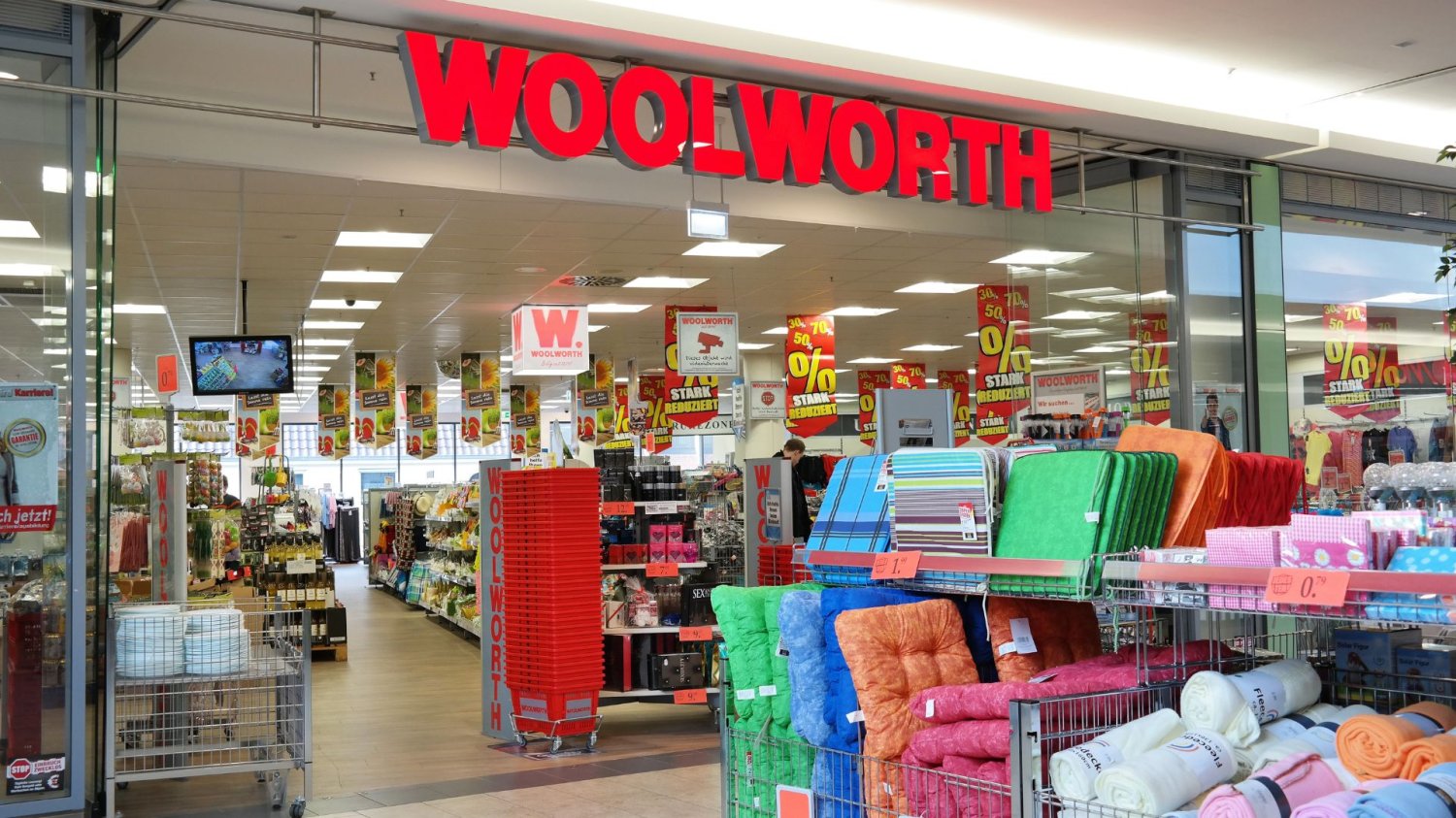 Woolworth podbija polski rynek. Action ma poważnego rywala.