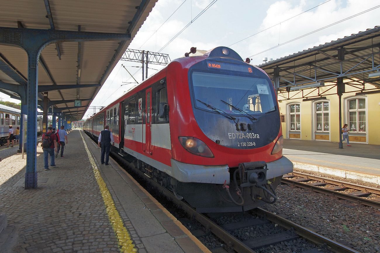 Do pociągów Polregio tuż przed wyborami ma trafić kilkadziesiąt tysięcy egzemplarzy propisowskiej "Gazety Polskiej"