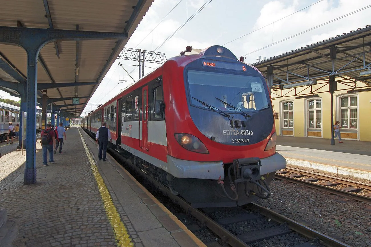 Do pociągów Polregio tuż przed wyborami ma trafić kilkadziesiąt tysięcy egzemplarzy propisowskiej "Gazety Polskiej"