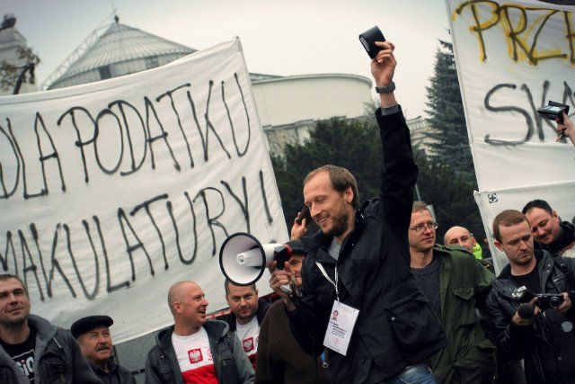 Piotr Surmacki podczas demonstracji drobnych i średnich przedsiębiorców pod Sejmem w 2014 roku.