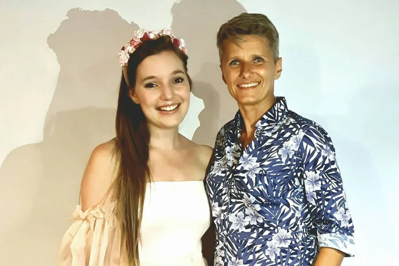 Anna Olszyńska i wokalistka Sanah