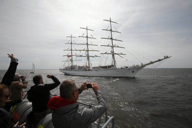 Polska Fundacja Narodowa zdecydowała się sponsorować drugi rejs dookoła świata - "Darem Młodzieży"