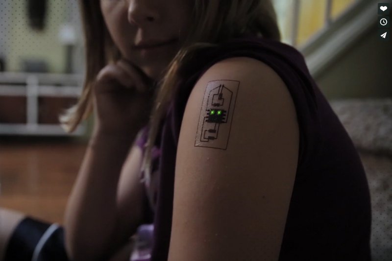 Materiał pokazowy o elektronicznym tatuażu z funkcjami pomiarowymi, autorstwa technologicznego start-upa ze Stanów Zjednoczonych