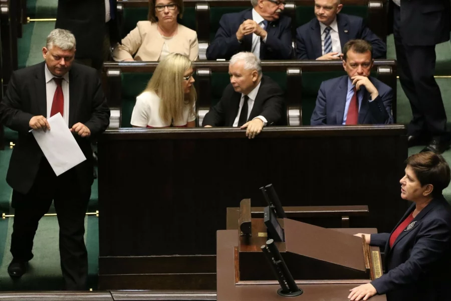 7 lipca 2017 r. Premier Beata Szydło w czasie porannych głosowań m.in. nad wotum nieufności dla szefa MSW, Mariusza Błaszczaka. Wkrótce posłowie zagłosują nad ustawą, którą przewróci do góry nogami rynek importu gazu.
