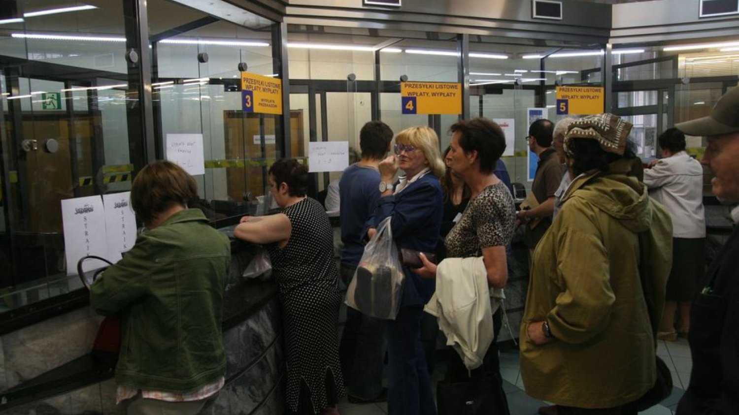 Od rana w piątek 22 listopada do chwili obecnej trwa awaria systemu informatycznego we wszystkich placówkach Poczty Polskiej. Wyłączona jest większość usług