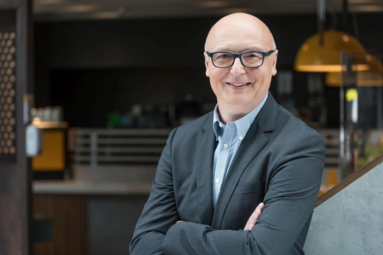 O tym, jaki jest sekret smaku frytek w McDonald's, skąd firma pozyskuje produkty do menu, jak przez 30 lat obecności w Polsce wpłynęła na gospodarstwa i jak zostać jej dostawcą, rozmawiamy z Arturem Bieńkowskim, Supply Chain Directorem w McDonald’s Polska
