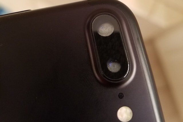 Inny tester urządzeń, Jeremy Judkins, również miał problem z zalanym telefonem.