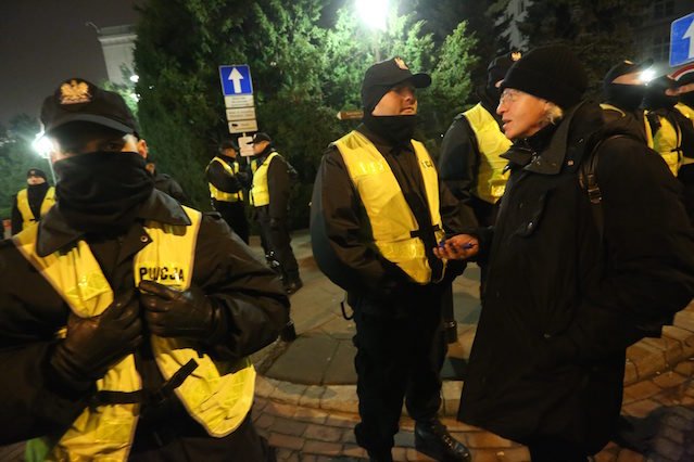 Starcia protestujących z policją to najgorsze, co może się przytrafić. Również dla inwestycji.