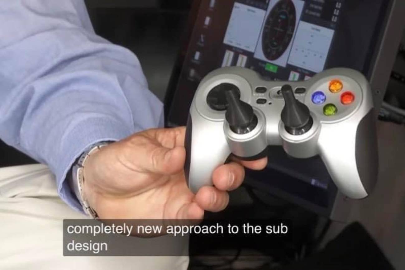 Kontroler retro sterował Titanem.