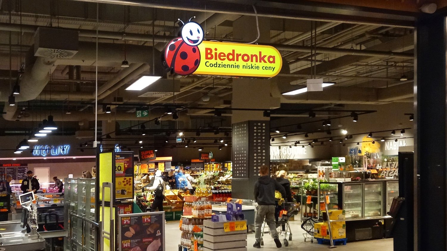 Nowa gazetka Biedronki od poniedziałku. Promocje na Dzień Matki i chemię. Sklep Biedronka.