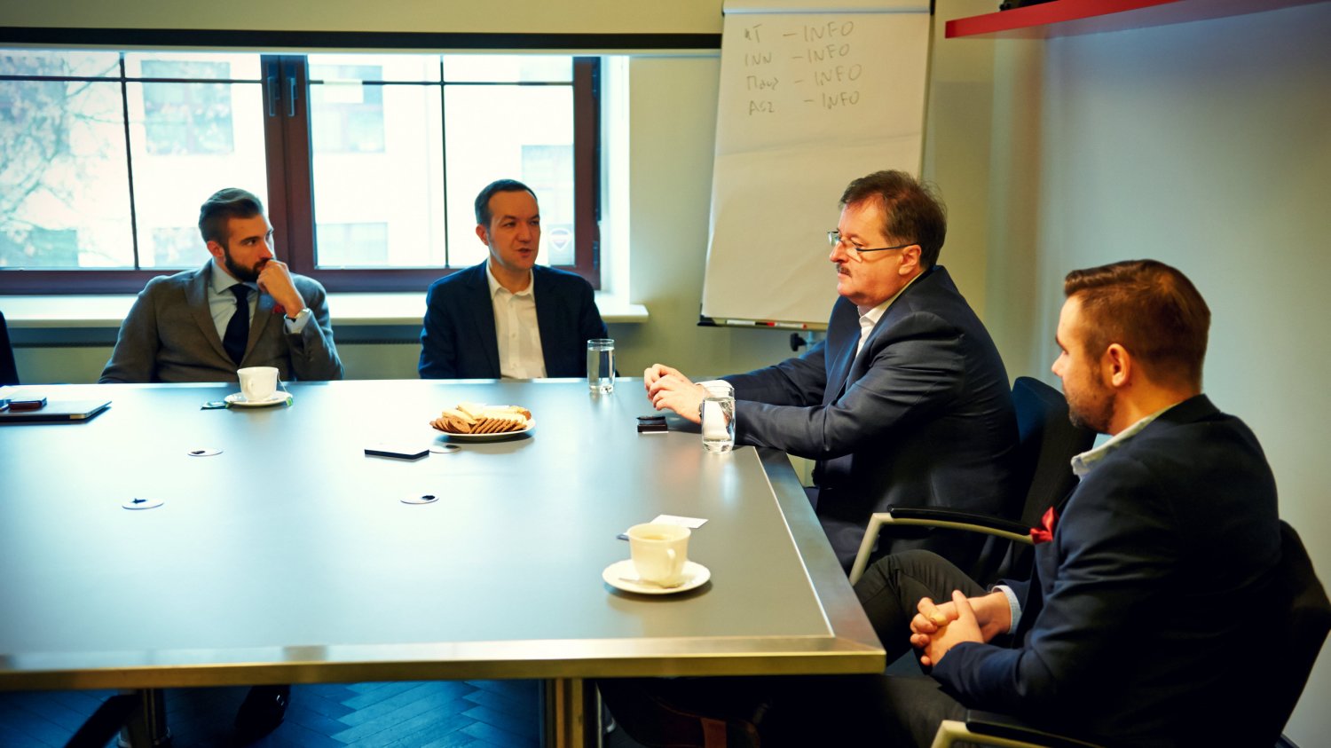 Uczestnicy debaty "Jak wprowadzać innowacje w firmach" - Jędrzej Iwaszkiewicz - D-RAFT, Adam Kostrzewa - MDDP Nauka i Innowacje, Jacek Czech-z Krajowa Izba Gospodarcza, Michał Kaczmarski - INNPoland.