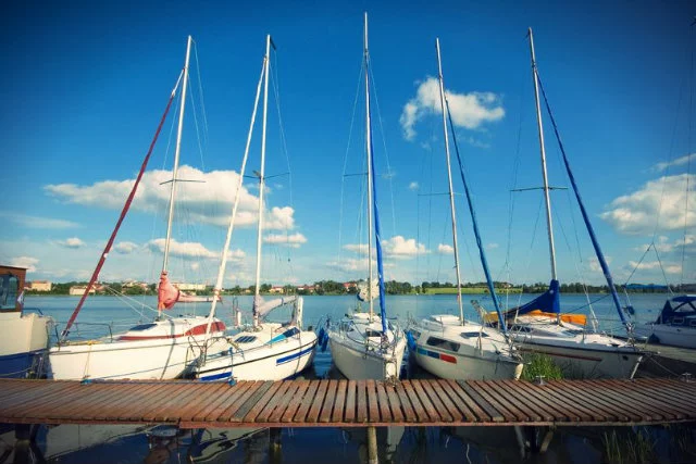 Mazury to jeden z ulubionych celów turystycznych Polaków. Czy skuszą się na ofertę LOT?