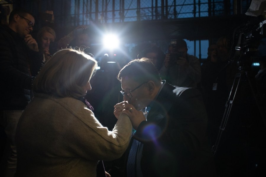 Decydujący moment: Żelazik i Milczarski na kolanach.