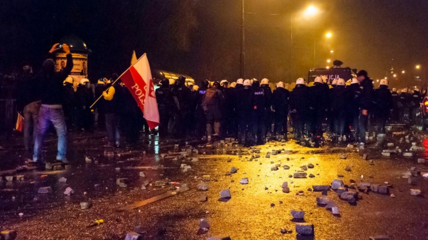 Kto wie, może rzeczywiście uczenie się o emocjach pozwoliłoby choć trochę zażegnać społeczne konflikty?