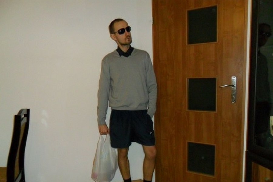 16 osób licytuje na Allegro siatkę foliową z Biedronki. Cena sięgnęła 32 złotych.