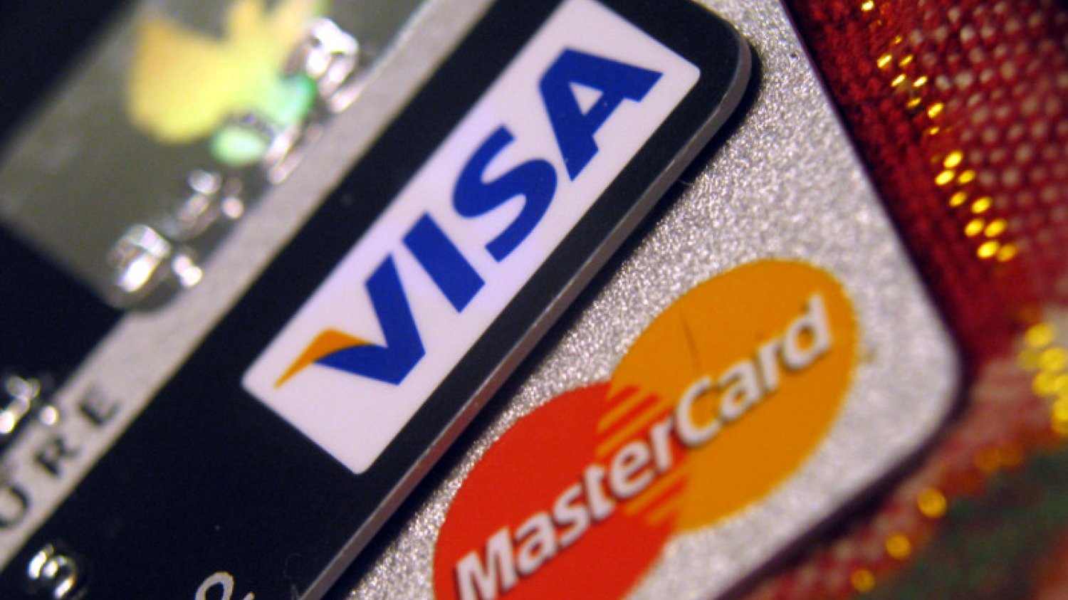 Polskie banki dadzą pstryczka Visie i Mastercard? Chcą stworzyć własną sieć bankomatów i zapewnić bezpłatne wypłaty.