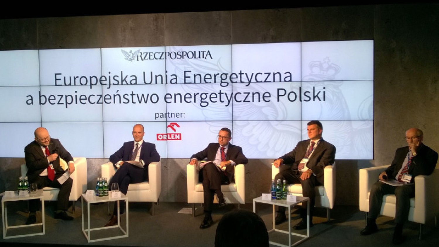 Debata (od lewej): Paweł Jabłoński, Andrzej Kozłowski, Tomasz Chmal, Andrzej Czerwiński, Janusz Lewandowski.