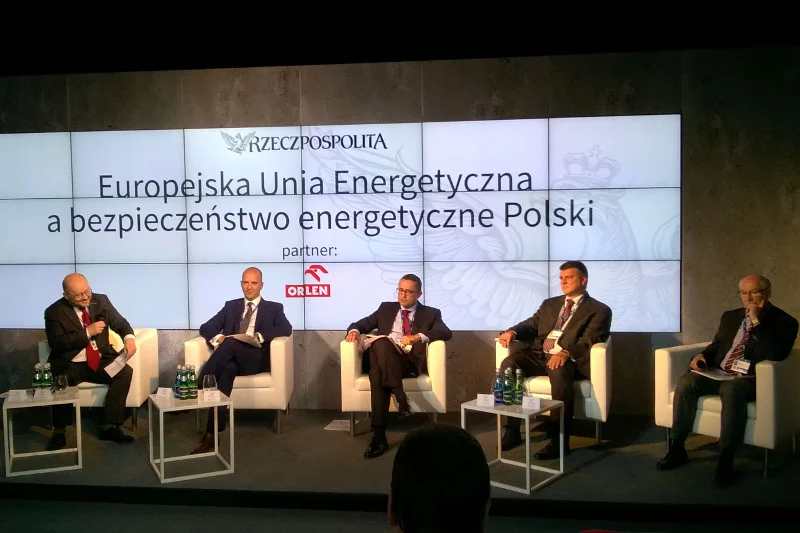 Debata (od lewej): Paweł Jabłoński, Andrzej Kozłowski, Tomasz Chmal, Andrzej Czerwiński, Janusz Lewandowski.