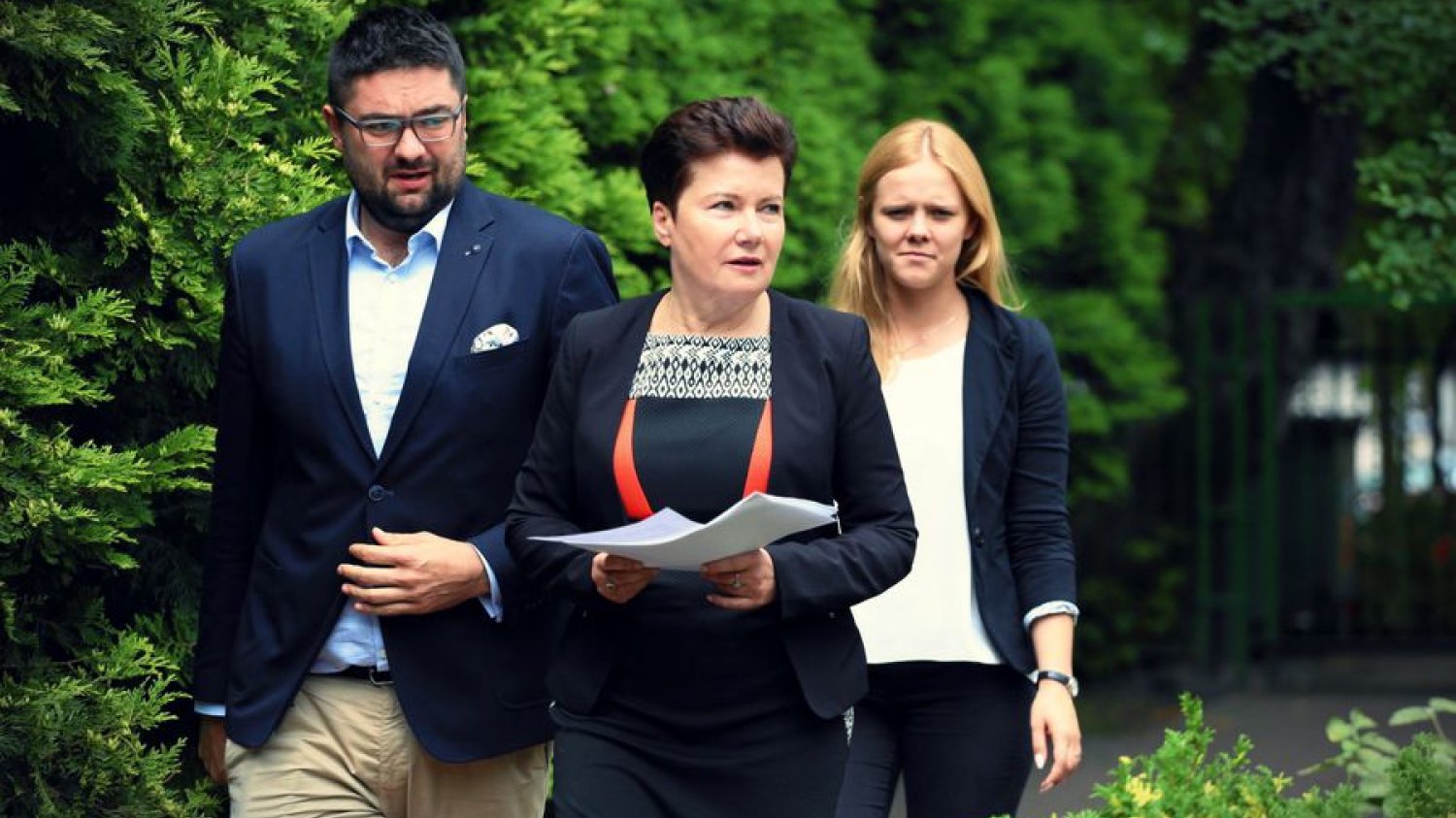 Prezydent Warszawy Hanna Gronkiewicz-Waltz oraz wiceprezydent Jarosław Jóźwiak podczas konferencji prasowej poświęconej kwestii reprywatyzacji.