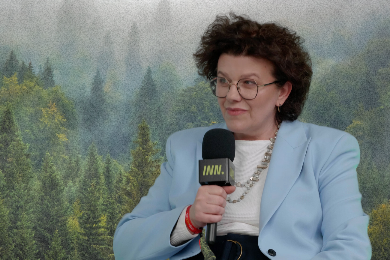 Drzewa pełnią kluczową rolę w retencji wody. Korzenie drzew spulchniają glebę, tworząc mikrokanaliki, które ułatwiają wsiąkanie i magazynowanie wody opadowej.