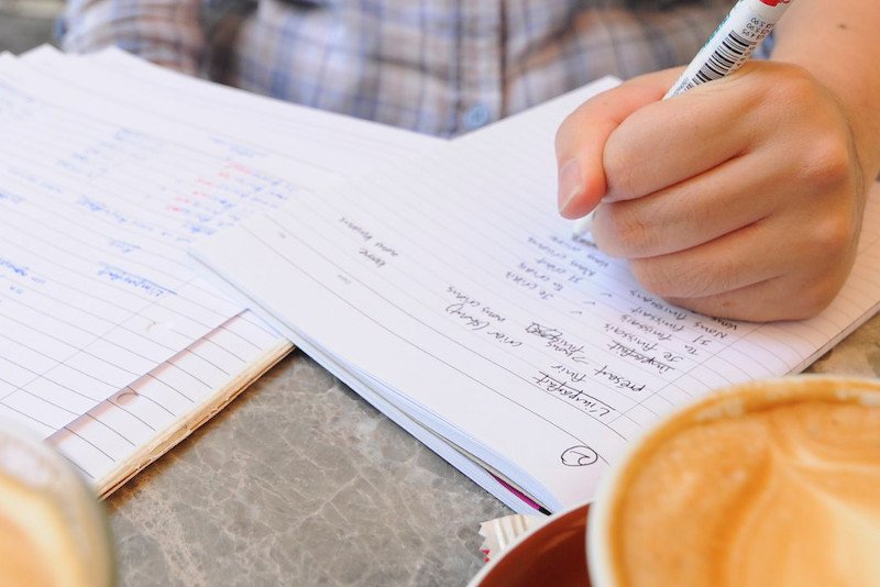 Osoby leworęczne wbrew pozorom wcale nie mają łatwiej w życiu.