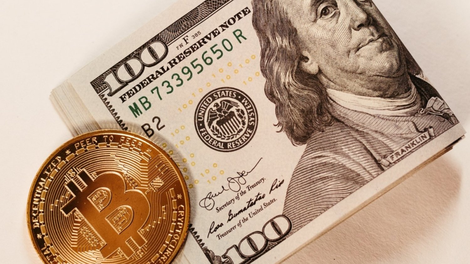 Bitcoin, dolar.