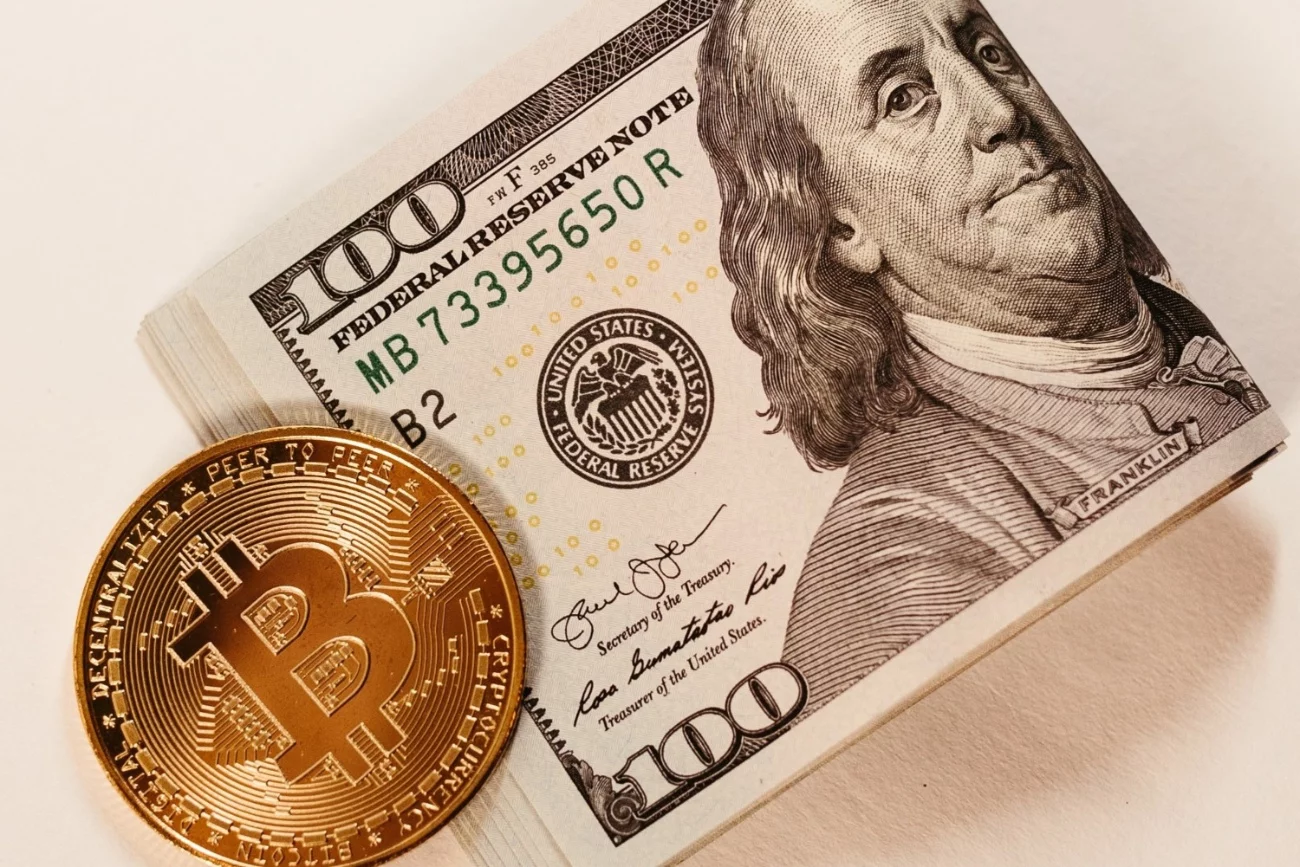 Bitcoin, dolar.