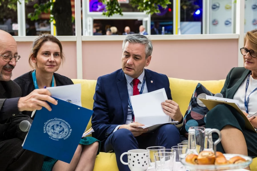 Jacek Karczewski (Politechnika Warszawska), Marta Guzek (Google), Robert Biedroń (prezydent Słupska), Iwona Szczęka (IKEA Retail Polska)