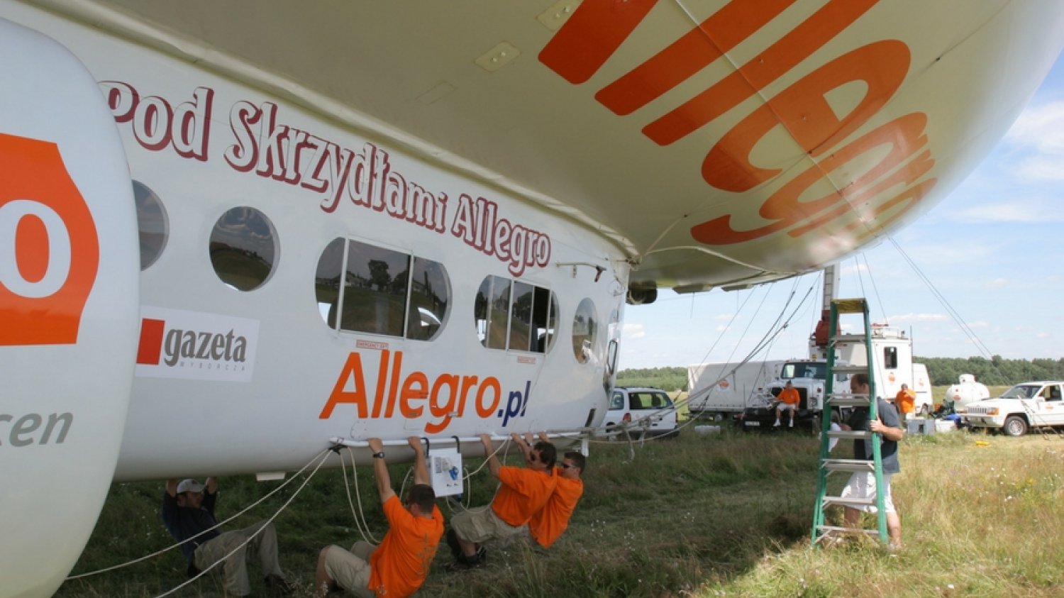 Próby umawiania się na transakcje poza serwisem Allegro, albo namolne namowy do opuszczenia ceny odstręczają od portali aukcyjnych.