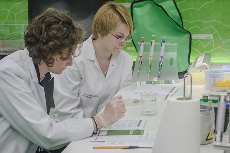 Podczas 29. spotkania z cyklu "Wieczory dla dorosłych" laboratorium biologiczne wyjaśni występujący u bakterii mechanizm oporności, który czyni z tych mikroorganizmów poważne zagrożenie dla ludzkości