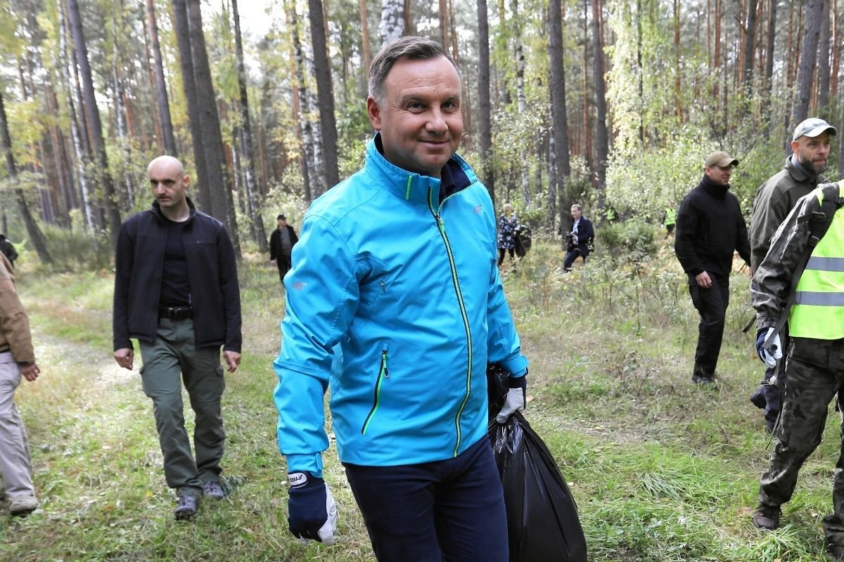 Prezydent Andrzej Duda podpisał nowelizację ustawy o OZE, które rozszerza definicję drewna energetycznego.