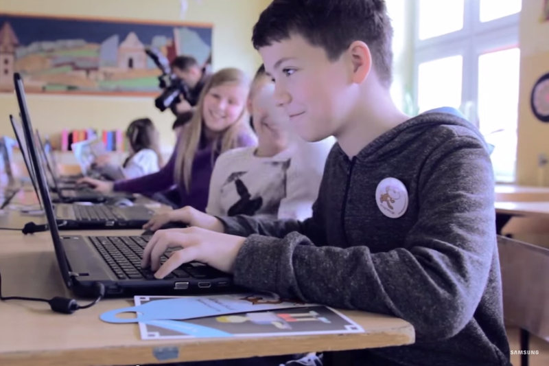 MEN chce, by już w szkołach podstawowych uczono dzieci programowania