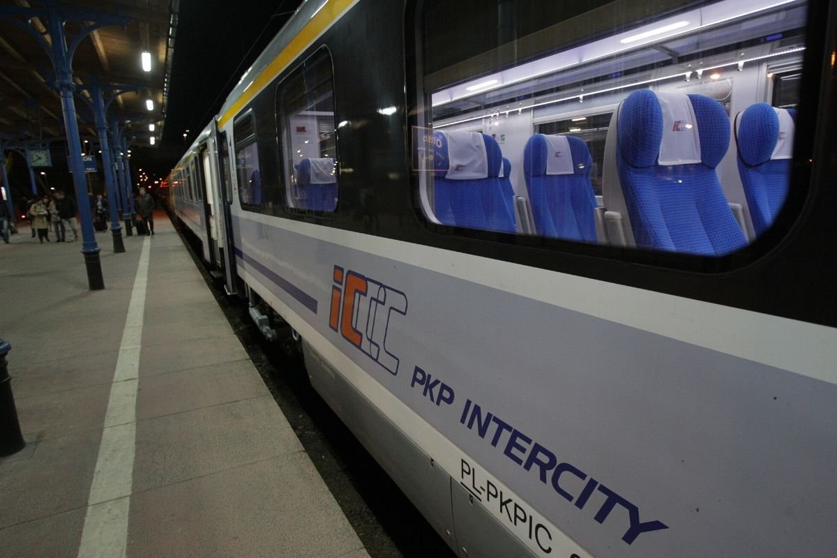 PKP Intercity zwróci 100 proc. ceny niewykorzystanego biletu kolejowego tylko jeśli był on zakupiony przed 5 marca.