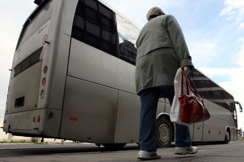 W autokarze miejsca będzie dużo, ale jak zjeść barszcz i nie poplamić koszuli?