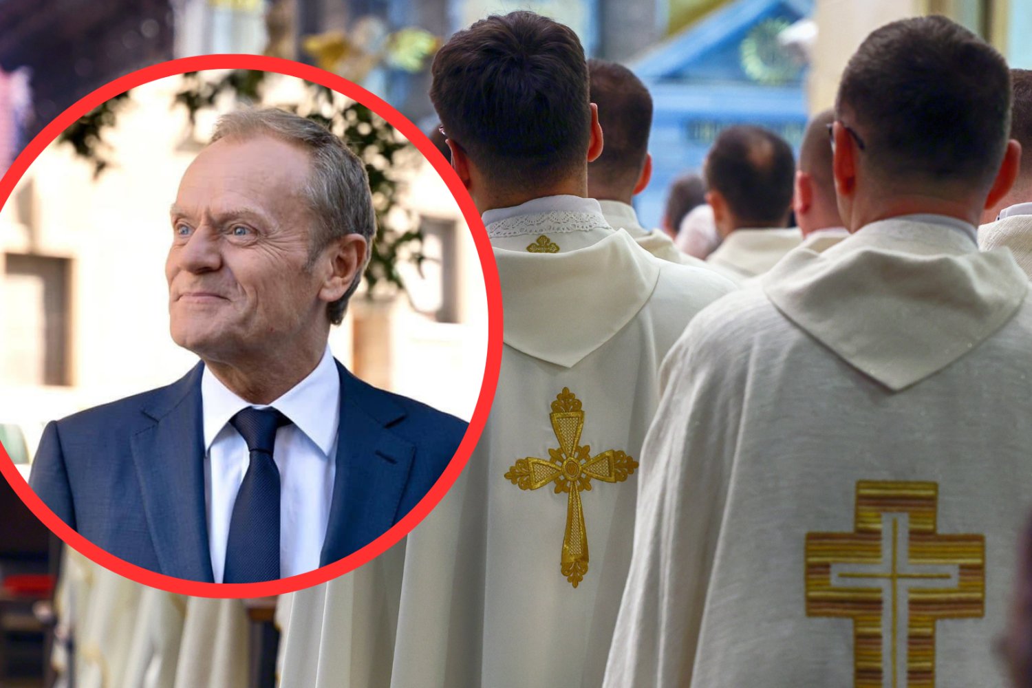 Księża w kościele podczas mszy. Donald Tusk w czerwonym kółku.