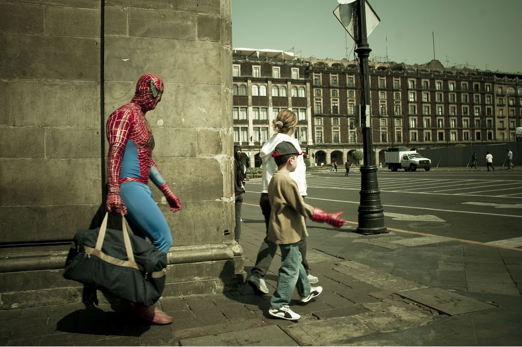 Chcesz przyjść do pracy w stroju Spidermana? Zaczekaj chcociaż aż skończy się twój okres próbny...