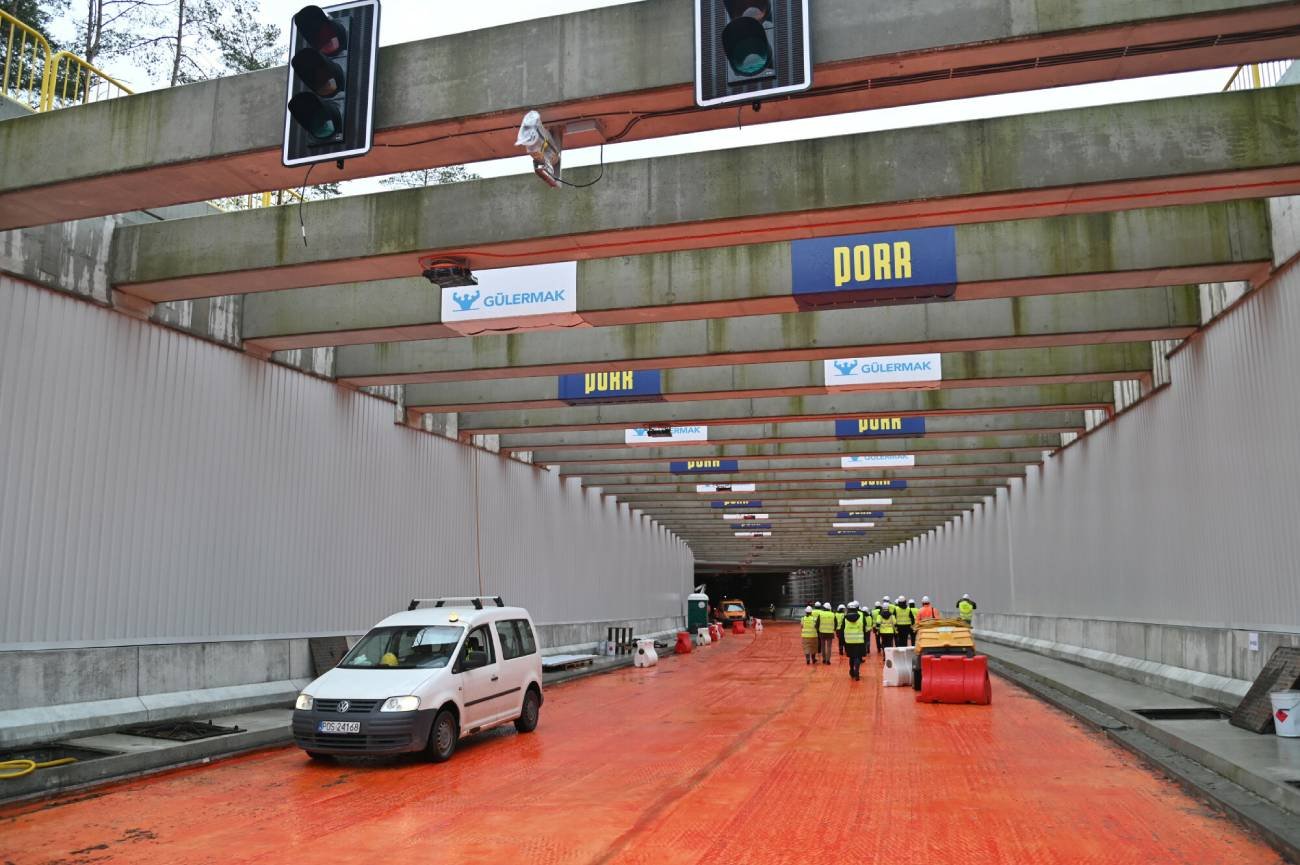 Uroczystości potrwają do wieczora, po czym ruszy ruch samochodowy.