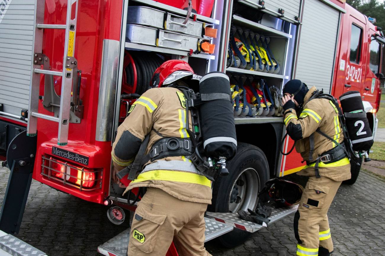 Strażacy podczas ćwiczeń.