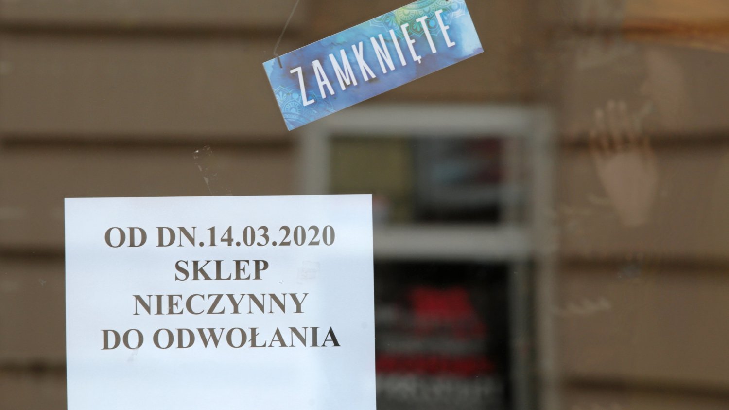 Dane zewsząd wskazują na to, że świat wkracza właśnie w recesję.