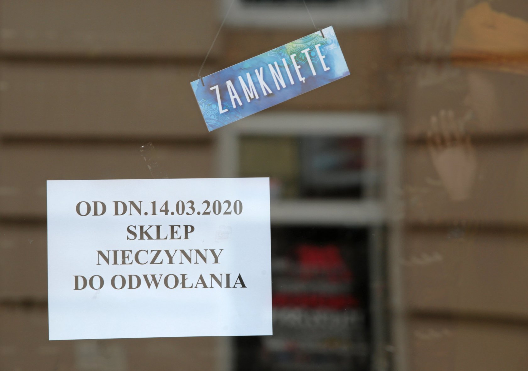 Dane zewsząd wskazują na to, że świat wkracza właśnie w recesję.