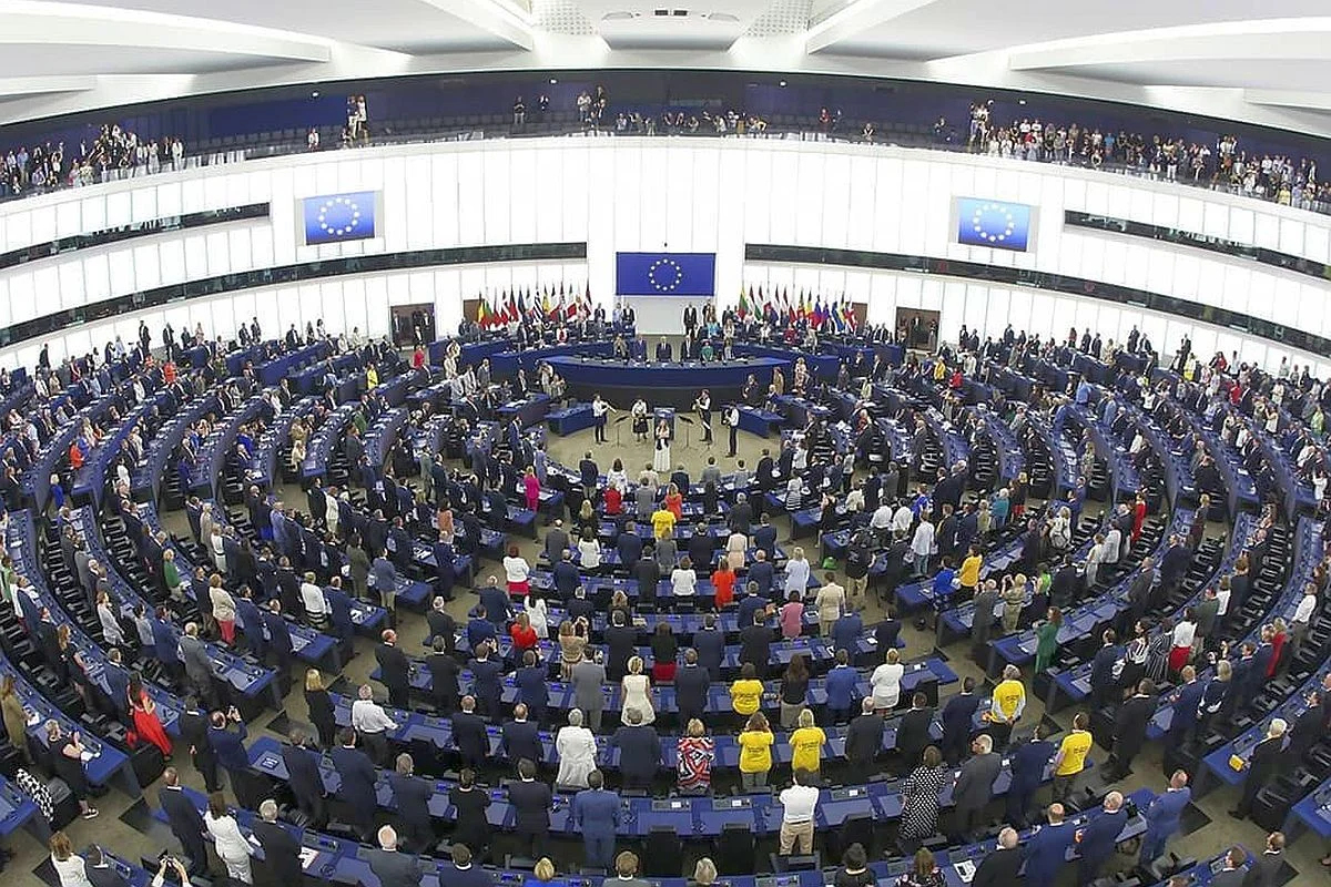 Pzez 15 lat Polska dostała z Unii Europejskiej 163 miliardy euro, wpłaciła zaś 53 miliardy. Najwięcej otrzymaliśmy na politykę spójności (103 mld euro) i rolnictwo (55 mld euro).