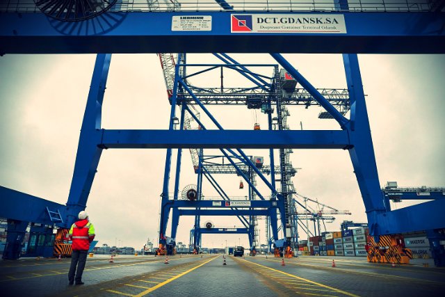Terminal kontenerowy DCT w Gdańsku.