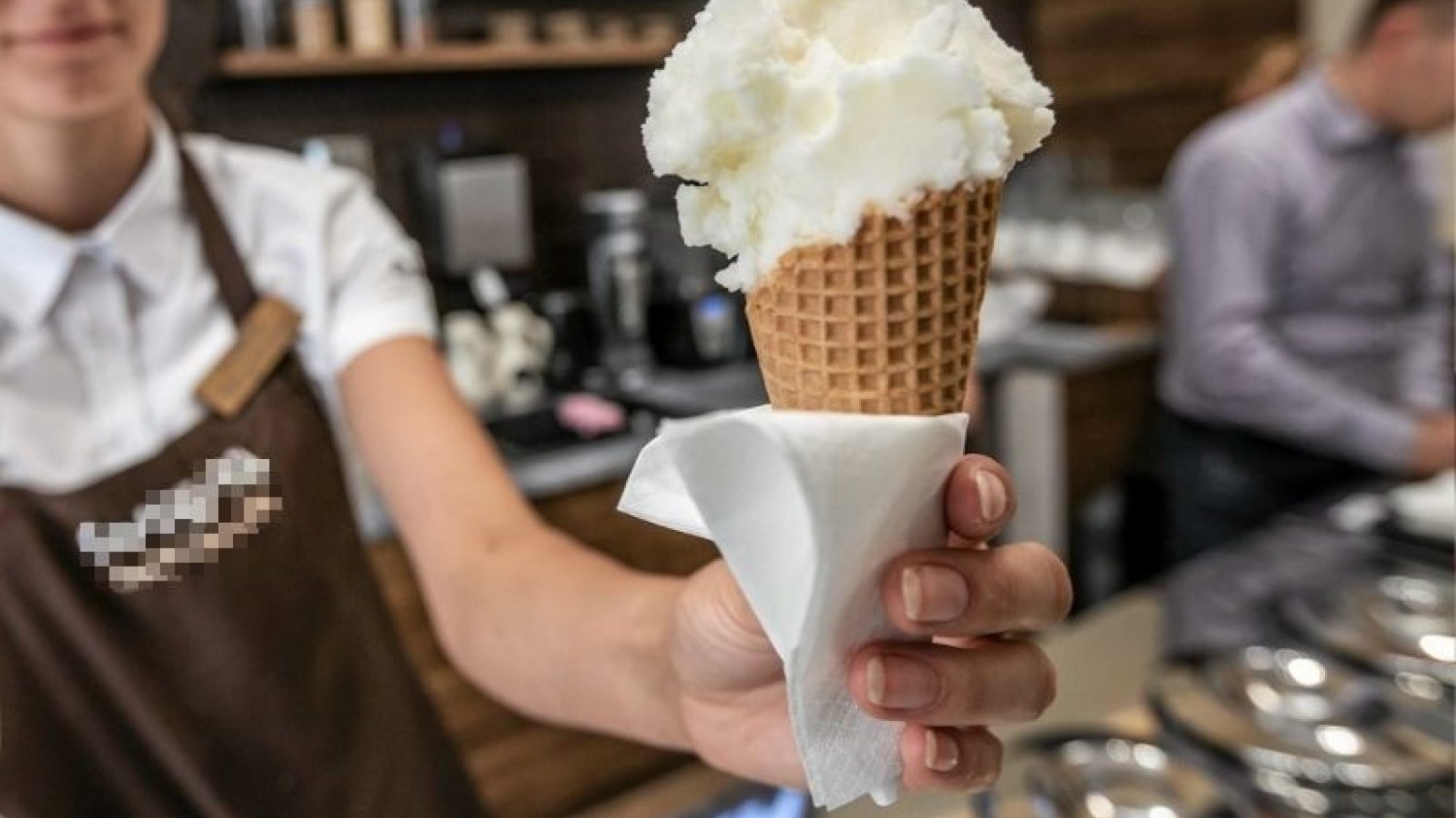 Nad morzem już teraz płaci się 6 złotych za gałkę lodów i 140 złotych za kilogram ryby.