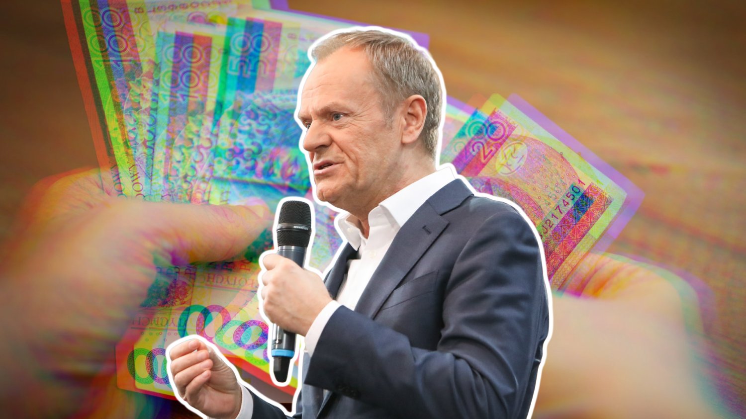 Donald Tusk. W tle dłonie trzymające pieniądze