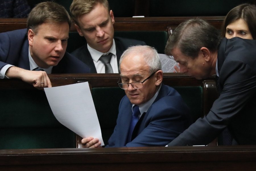 Minister Krzysztof Tchórzewski podczas debaty nad ustawą zamrażającą ceny za prąd.