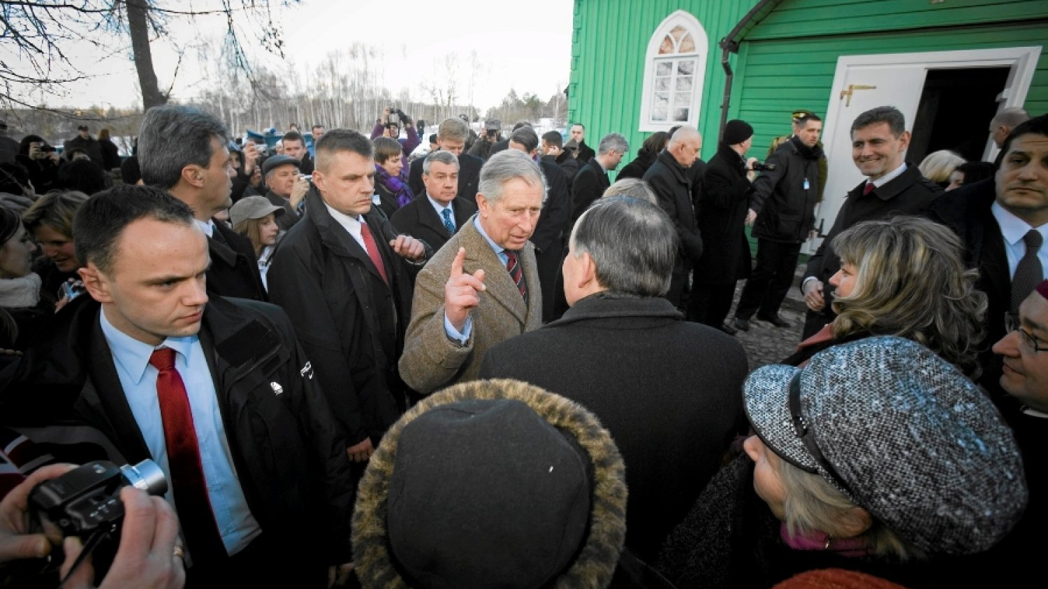 Książę Karol w Kruszynianach, w 2010 r. Po latach następca tronu sfinansuje odbudowę miejscowej tatarskiej restauracji.