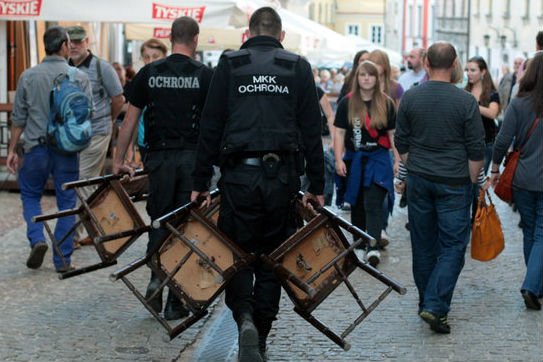 Ochroniarze skorzystaliby na wprowadzeniu minimalnej stawki godzinowej.