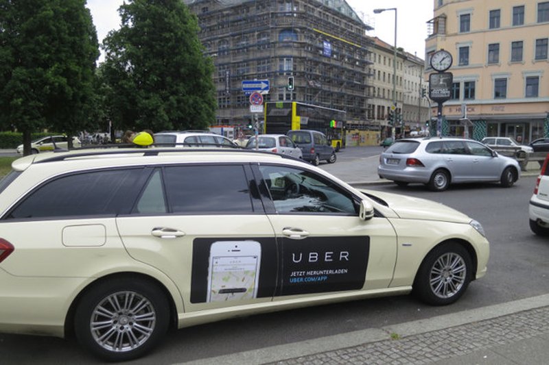 Uber wpadł na kolejny rewolucyjny pomysł. Firma zamierza przyciągnąć klienta ofertą zamówienia przez telefon... helikoptera.